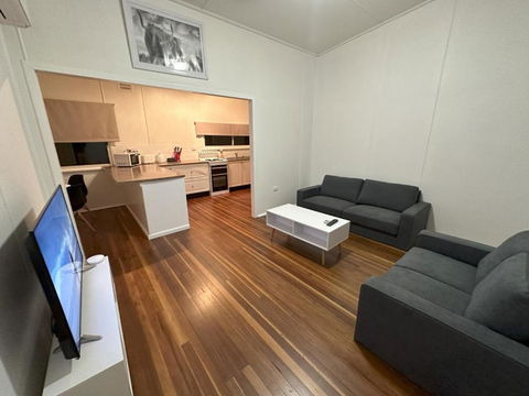 Private 1 Bedroom Apartment With Fenced Yard - Accommodation Gold Coast 0