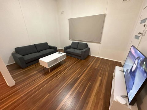 Private 1 Bedroom Apartment With Fenced Yard - Accommodation Gold Coast 3
