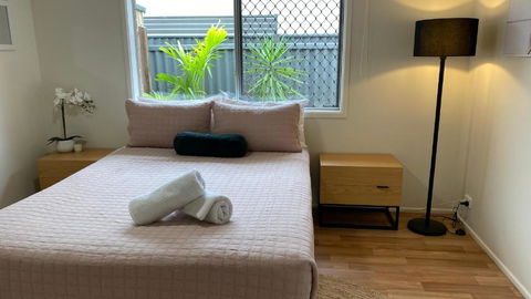 Private Guesthouse - Pet Friendly - Walk To Beach - Gold Coast 4U 2
