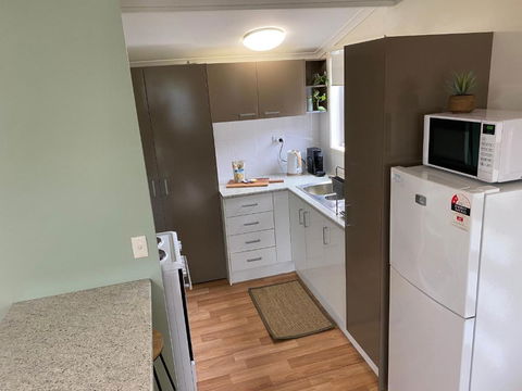 Private Guesthouse - Pet Friendly - Walk To Beach - Gold Coast 4U 1