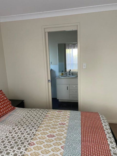 Private Room With Ensuite And Parking Close To Wollongong CBD - Gold Coast 4U 2