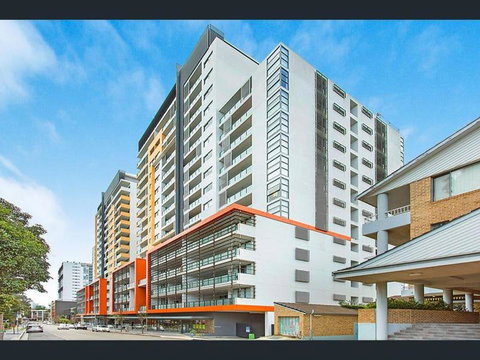 Private Room With Shared Washroom Only In 3bhk Apartment - Accommodation Gold Coast 0