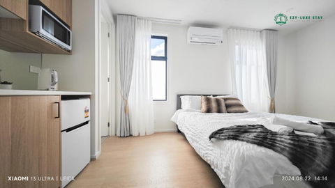 Private Suite With Queen Bed TV - Room 11 - Gold Coast 4U 0