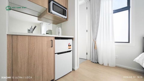 Private Suite With Queen Bed TV - Room 11 - Gold Coast 4U 2