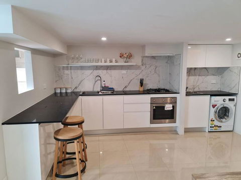 Private & Cosy Two Storey Guest House - Gold Coast 4U 1