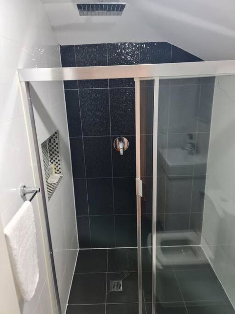 Private & Cosy Two Storey Guest House - Gold Coast 4U 3