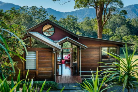 Promised Land Retreat - 1 Gold Coast 0