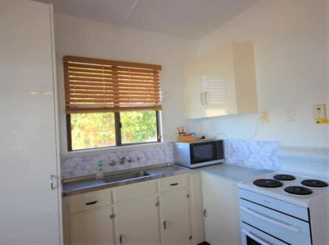 QCWA Cheerful Cottage - Airlie Beach - Accommodation Gold Coast 2
