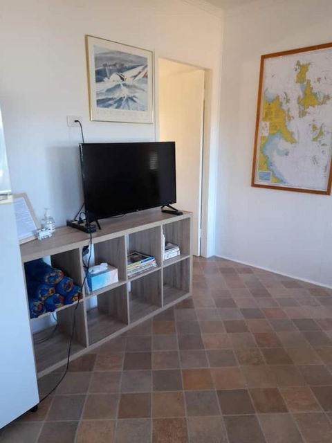 QCWA Cheerful Cottage - Airlie Beach - Accommodation Gold Coast 1