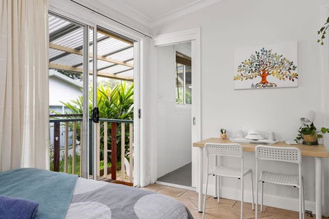 Quadruple Ensuite Room - Nearby Stations & Shops - Accommodation Gold Coast 3