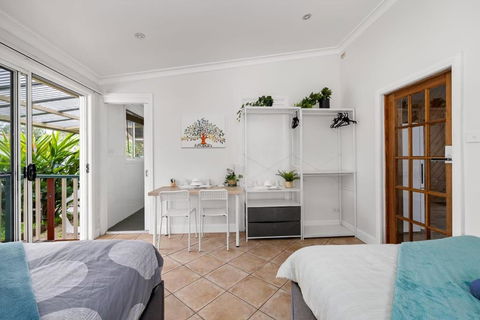 Quadruple Ensuite Room - Nearby Stations & Shops - Accommodation Gold Coast 2