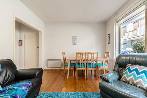 Quaint & Homey Ripponlea Flat - Accommodation Gold Coast 2