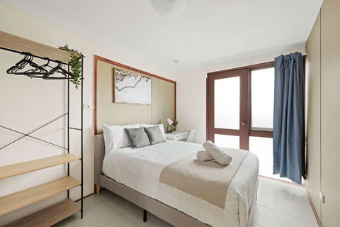 Quaint Double Room - Private Spot At Milperra - Shared Bathroom - Accommodation Gold Coast 0