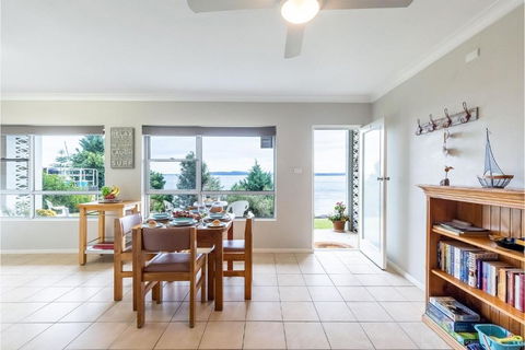 Quarterdeck 1 12 Magnus St Fantastic Unit With Spectacular Views - Accommodation Gold Coast 0