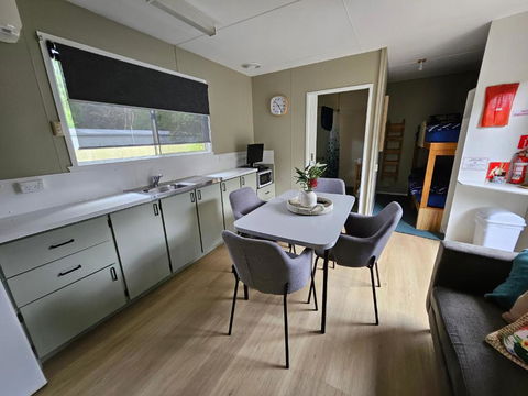 Queenstown Copper Country Cabins - Accommodation Gold Coast 3