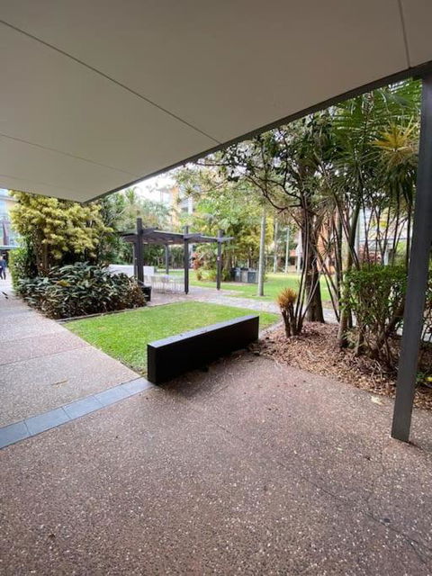 Quiet 1 Bedroom Apartment W Pool And, Walk To QUT - Gold Coast 4U 1
