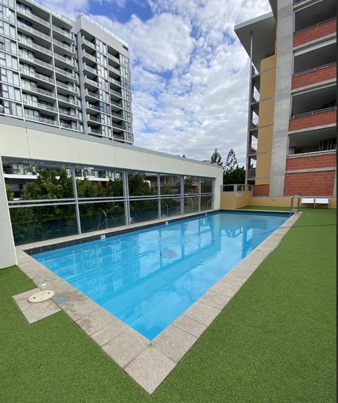 Quiet 1 Bedroom Apartment W Pool And, Walk To QUT - Gold Coast 4U 0