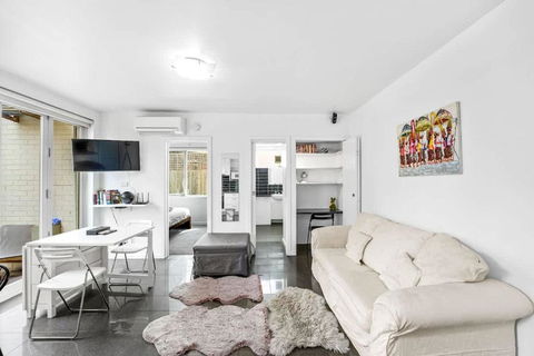 Quiet And Peaceful Beachside 1BR Retreat W Parking - Gold Coast 4U 0