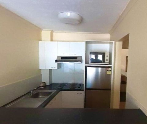 Quiet Unit In Leafy Hotel - Gold Coast 4U 2