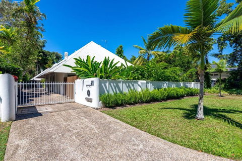 Raffles - Accommodation Gold Coast 0