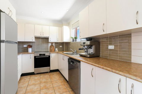 Randwick L 3 Bedroom Apartment + Parking - Gold Coast 4U 3