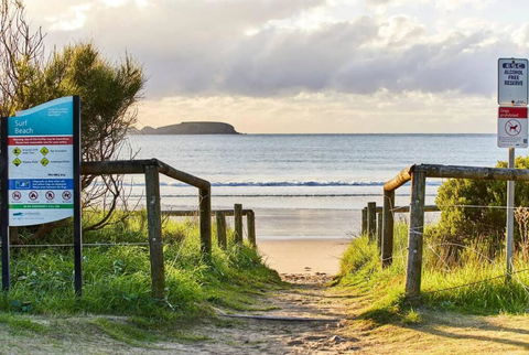 Rare Broulee Beachfront House - Gold Coast 4U 0