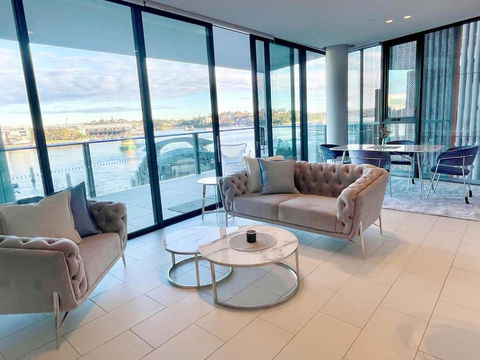 RARE Luxury Waterfront Living - Accommodation Gold Coast 0
