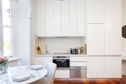 Ravenscourt S Studio Apartment Close To Everything - Accommodation Gold Coast 2