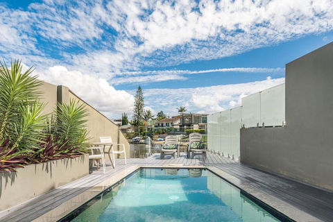 Ray Of Sunshine - Accommodation Gold Coast 0