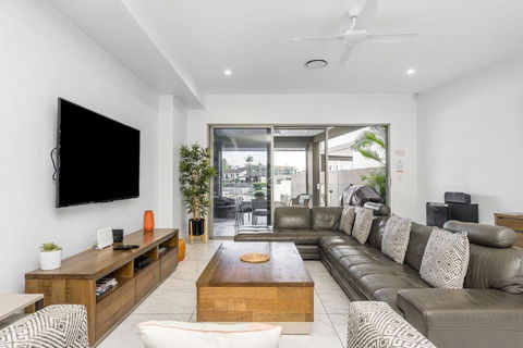 Ray Of Sunshine - Accommodation Gold Coast 1