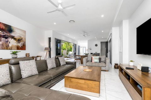 Ray Of Sunshine - Accommodation Gold Coast 2