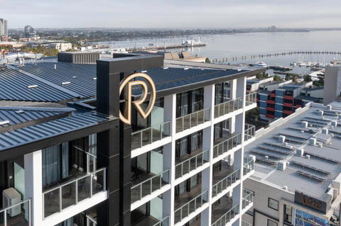 R Hotel Geelong - Gold Coast 4U 1