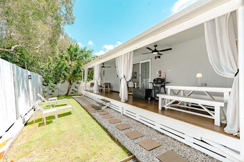 Private Outdoor Spa, Fire Pit, Cinema Room - THE COTTAGE COOLUM BEACH - Accommodation Gold Coast 3