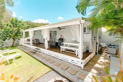 Private Outdoor Spa, Fire Pit, Cinema Room - THE COTTAGE COOLUM BEACH - Accommodation Gold Coast 1
