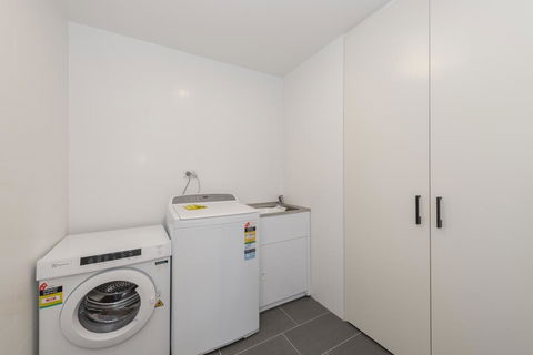 Astra Apartments Newcastle (Broadmeadow) - Accommodation Gold Coast 3