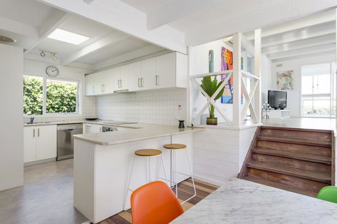 At Agnes Ave: Coastal Views - Accommodation Gold Coast 3
