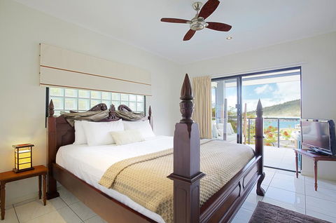At Waterfront Whitsunday Retreat - Adults Only - 1 Gold Coast 1