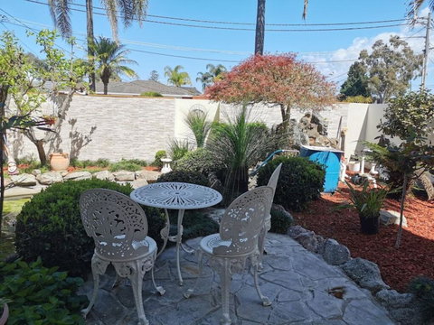 Attached Self Service Waterfront Whole Villa - Sydney - 1 Gold Coast 3