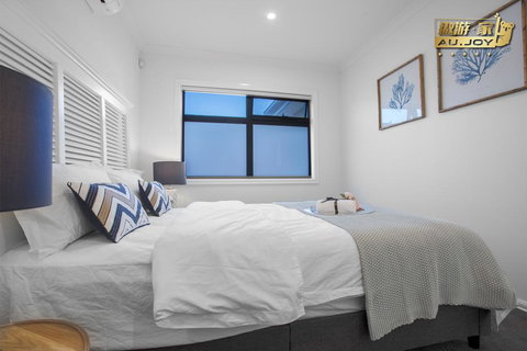 AU.JOY 3 Bed Townhouse Burwood 3 - 1 Gold Coast 3