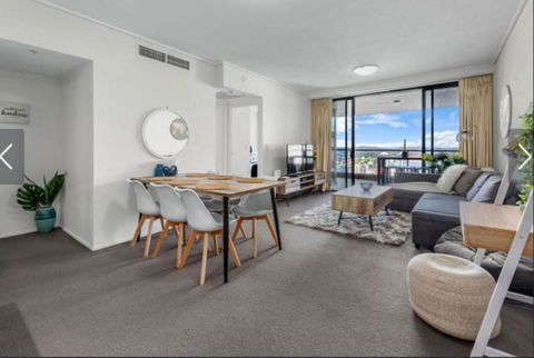 AU1 - Long Stay W Balcony RiverViews Fast WiFi - Gold Coast 4U 1