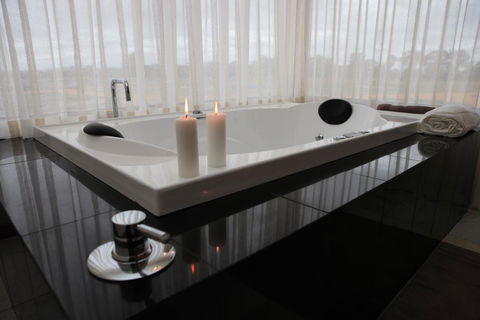 Aurora Cottages Bush Retreat - Accommodation Gold Coast 0