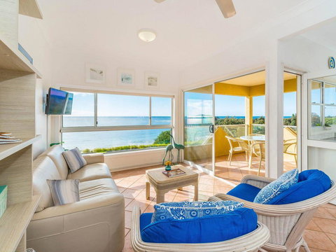 Avalon 1 - Overlooking Beautiful Convent Beach - Accommodation Gold Coast 3