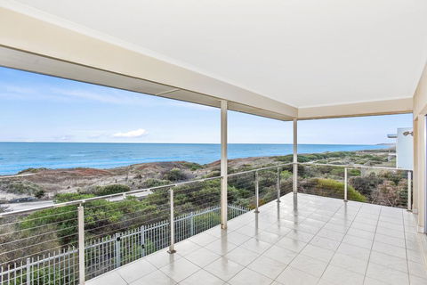 Avaya - Sellicks Beachfront Getaway - WiFi - Gold Coast 4U 0