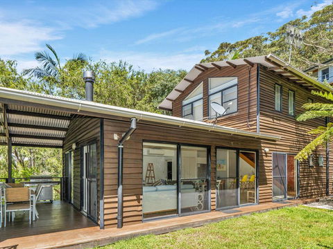 Avoca Beach Living - 84 Avoca Drive, Avoca Beach - Accommodation Gold Coast 1