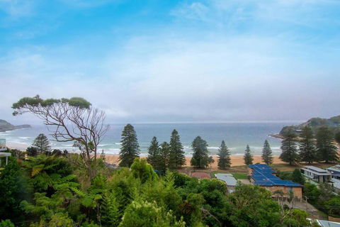 Avoca Heights House /// 4 BDR 2.5 BTH // Direct Ocean Views - Accommodation Gold Coast 3