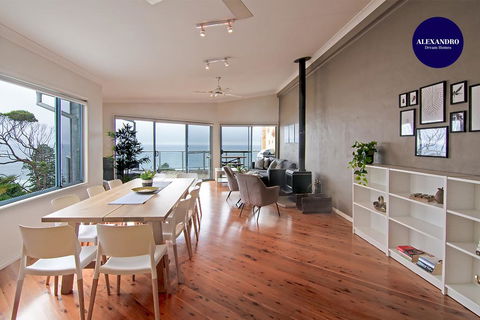Avoca Heights House /// 4 BDR 2.5 BTH // Direct Ocean Views - Accommodation Gold Coast 2