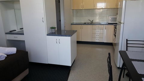 AZA Motel - Accommodation Gold Coast 3