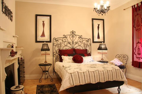 Azalea Cedar-Rose Barossa Valley Villa - Gold Coast 4U 0