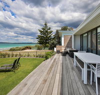Azure Absolute Beachfront - Pet Friendly - Accommodation Gold Coast
