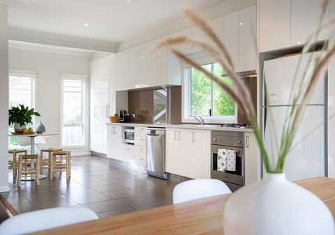 Azure Beach Retreat - Spa Luxury - Gold Coast 4U 1